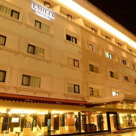 Emilia Hotel By Amazing - Palembang Luaran gambar