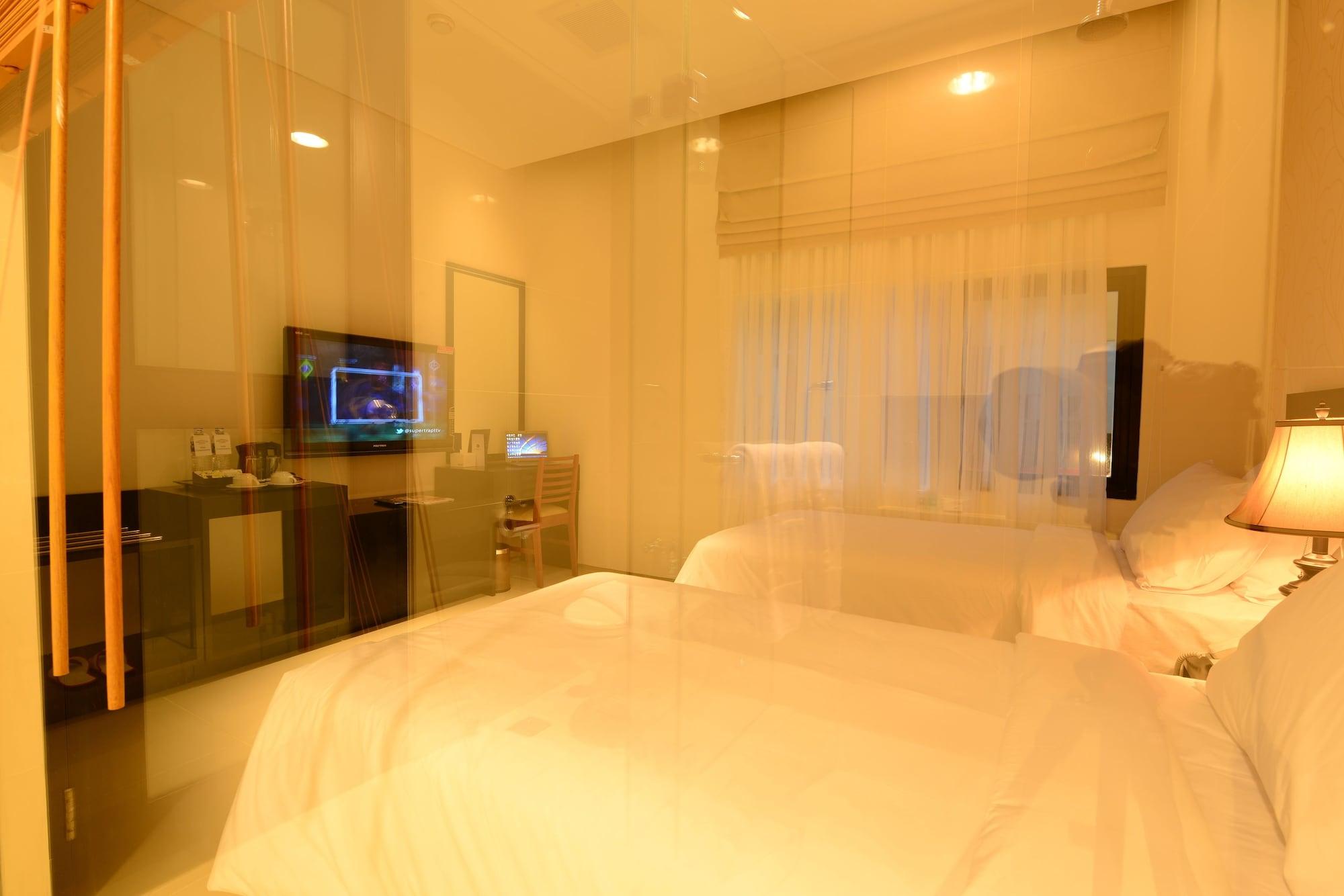 Emilia Hotel By Amazing - Palembang Luaran gambar