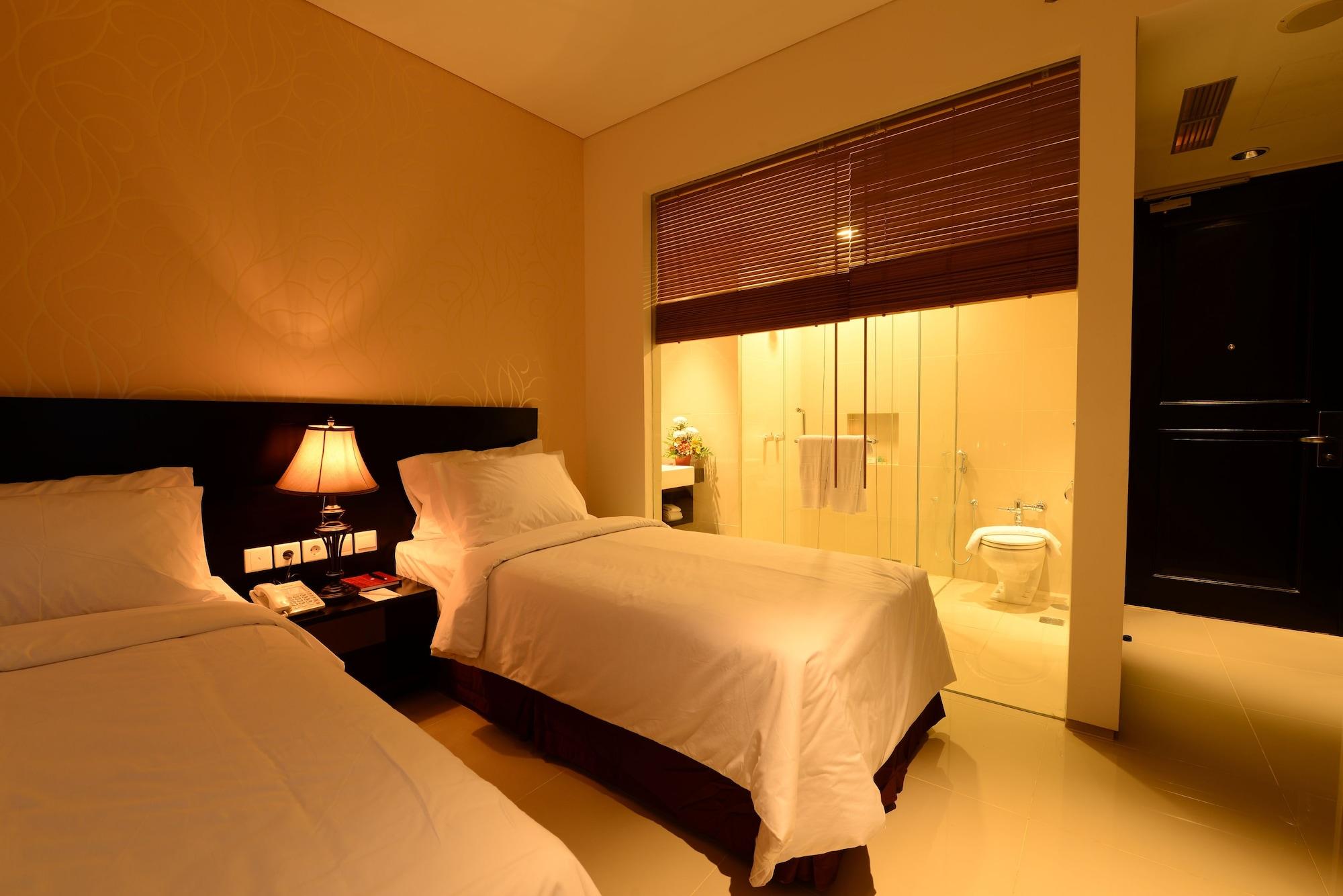 Emilia Hotel By Amazing - Palembang Luaran gambar