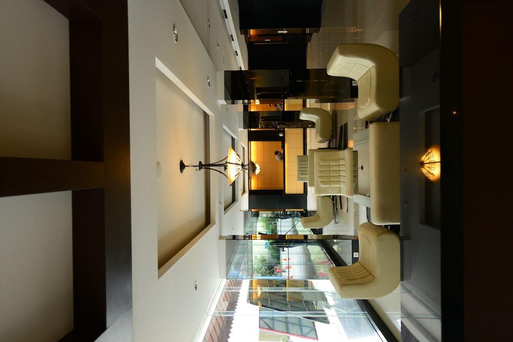Emilia Hotel By Amazing - Palembang Luaran gambar