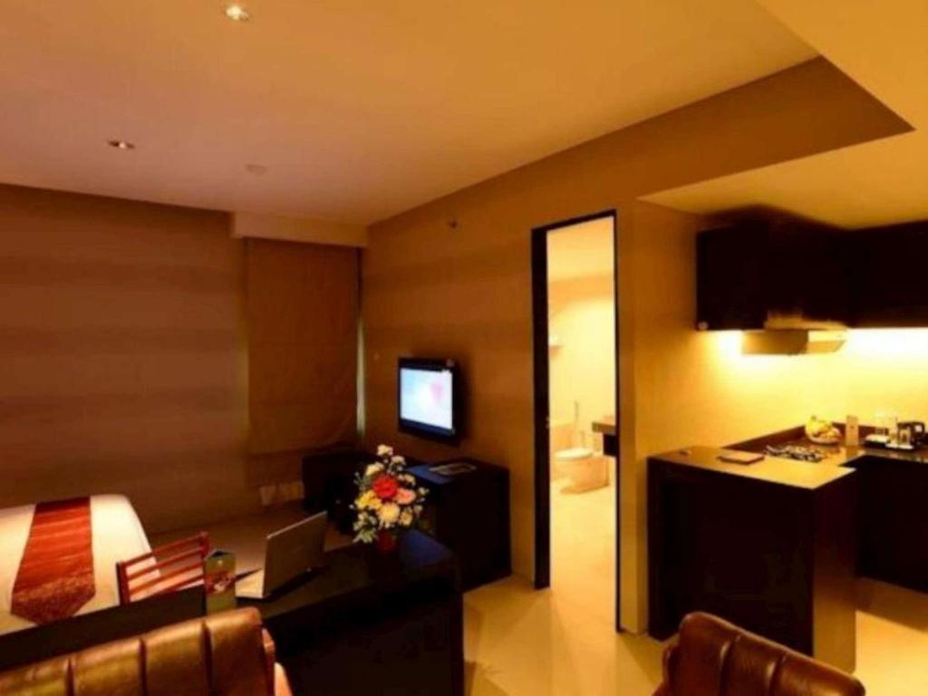 Emilia Hotel By Amazing - Palembang Luaran gambar