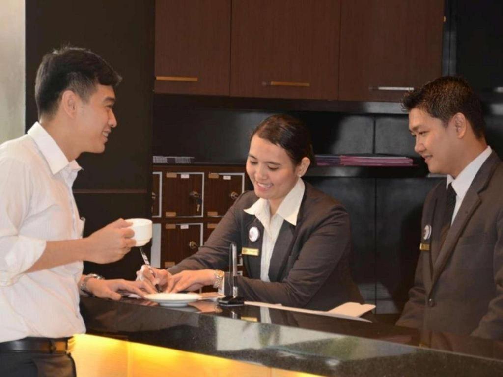 Emilia Hotel By Amazing - Palembang Luaran gambar