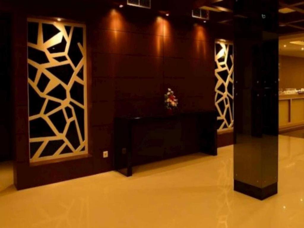 Emilia Hotel By Amazing - Palembang Luaran gambar