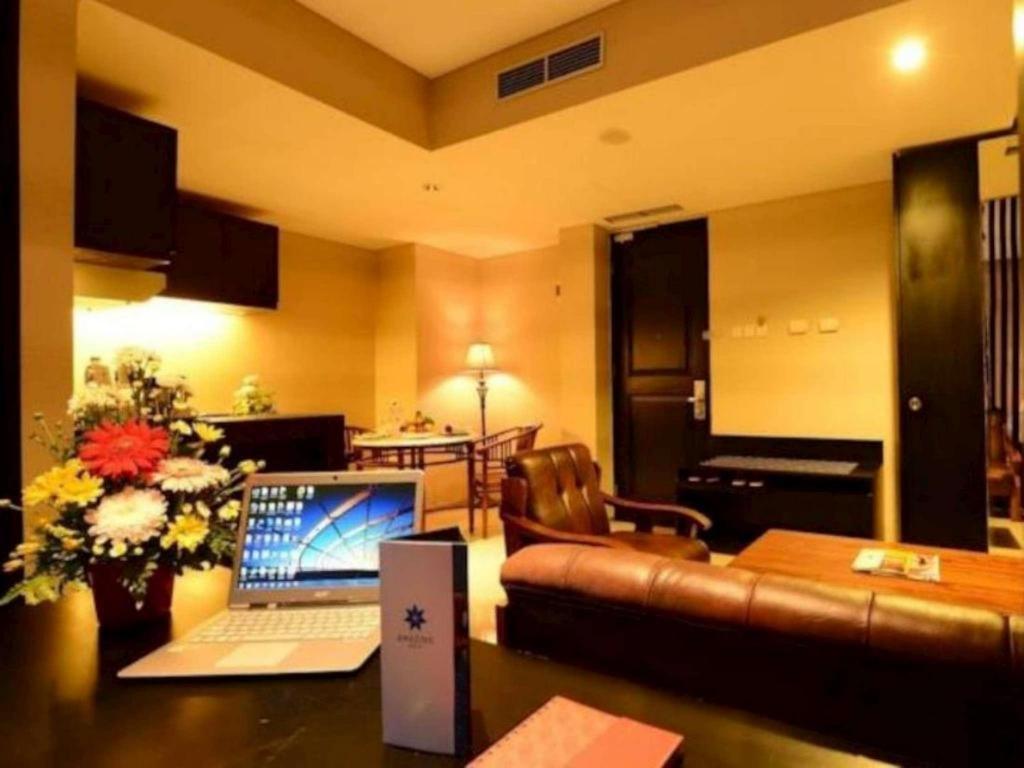 Emilia Hotel By Amazing - Palembang Luaran gambar