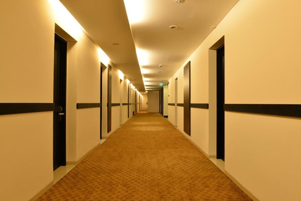 Emilia Hotel By Amazing - Palembang Luaran gambar