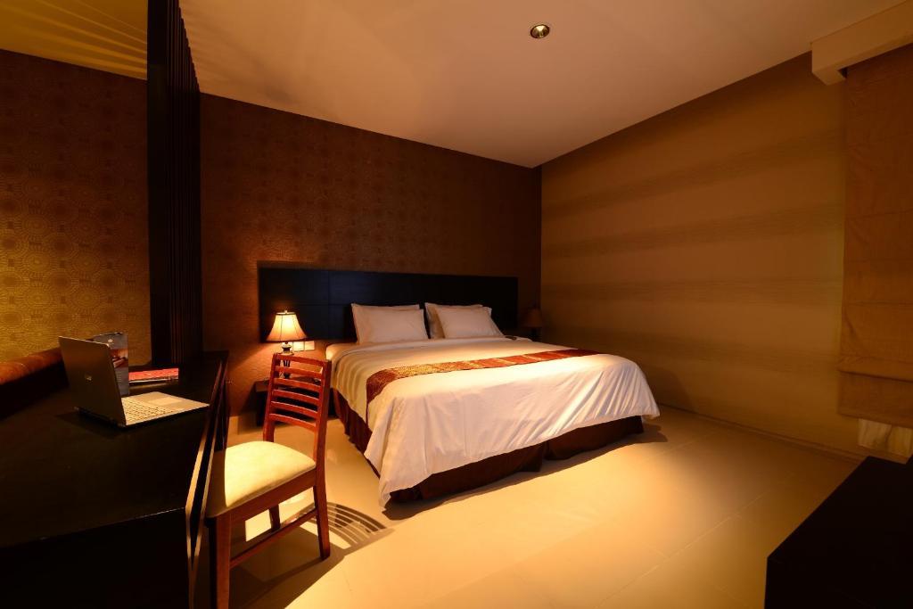 Emilia Hotel By Amazing - Palembang Luaran gambar