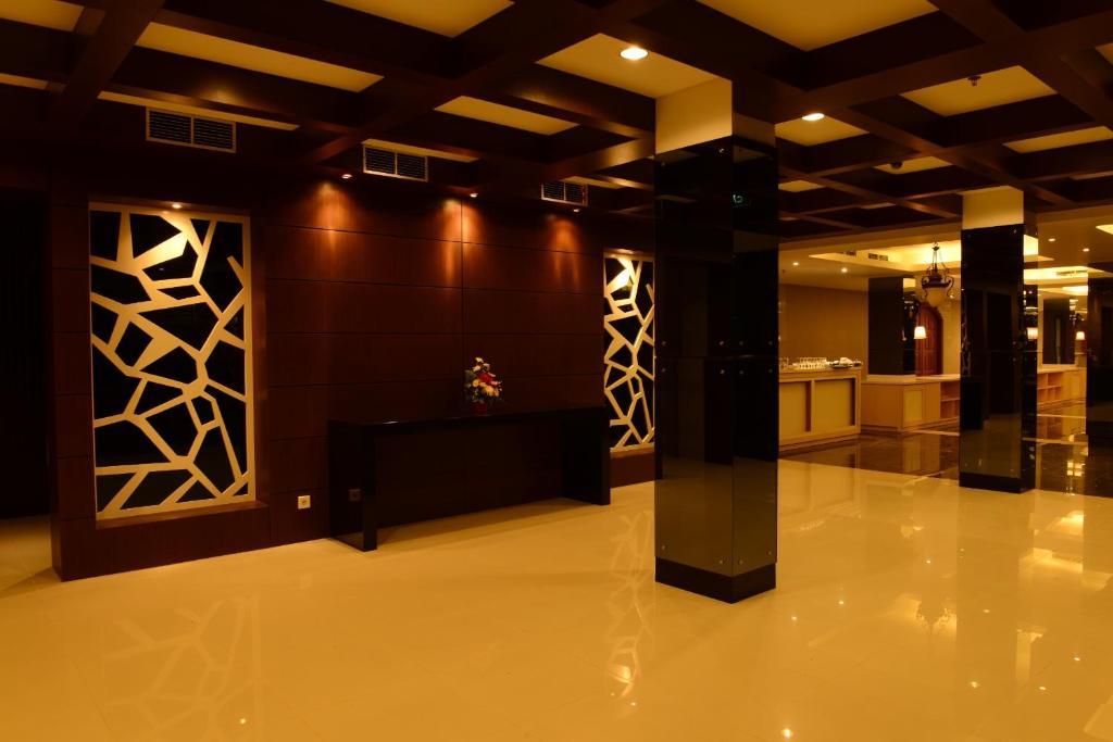 Emilia Hotel By Amazing - Palembang Luaran gambar