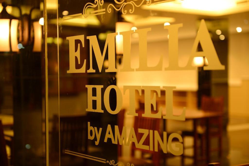 Emilia Hotel By Amazing - Palembang Luaran gambar