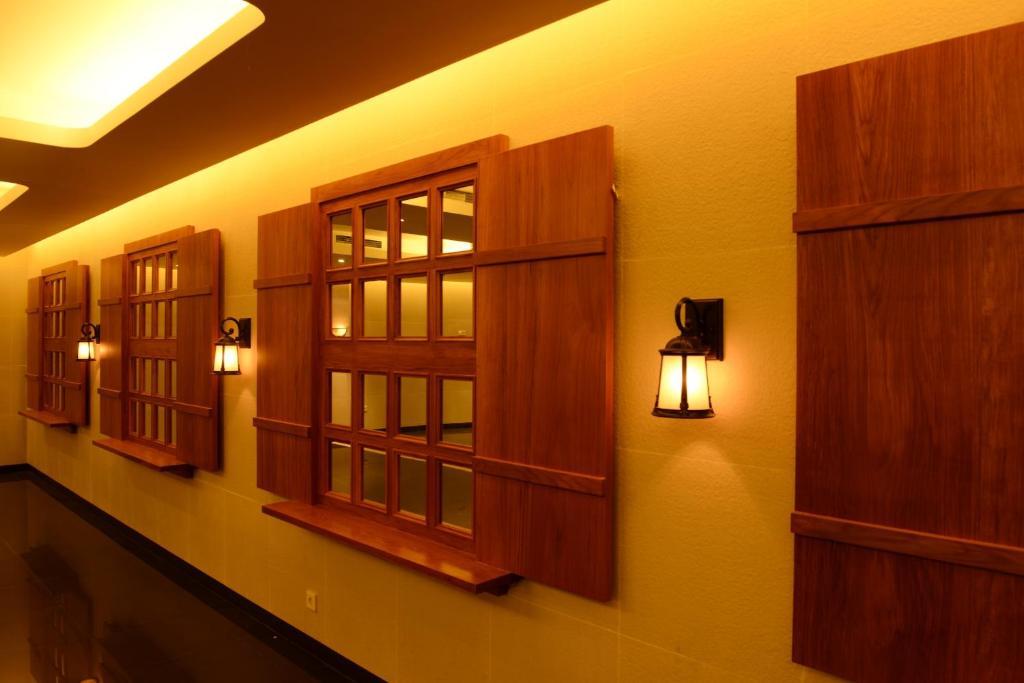 Emilia Hotel By Amazing - Palembang Luaran gambar