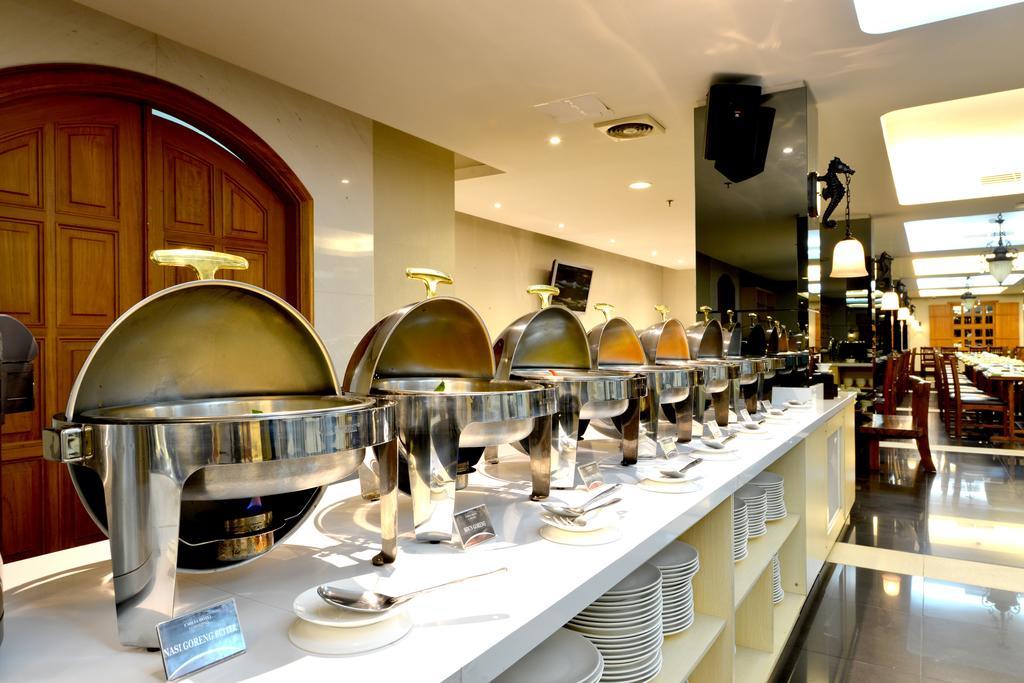 Emilia Hotel By Amazing - Palembang Luaran gambar