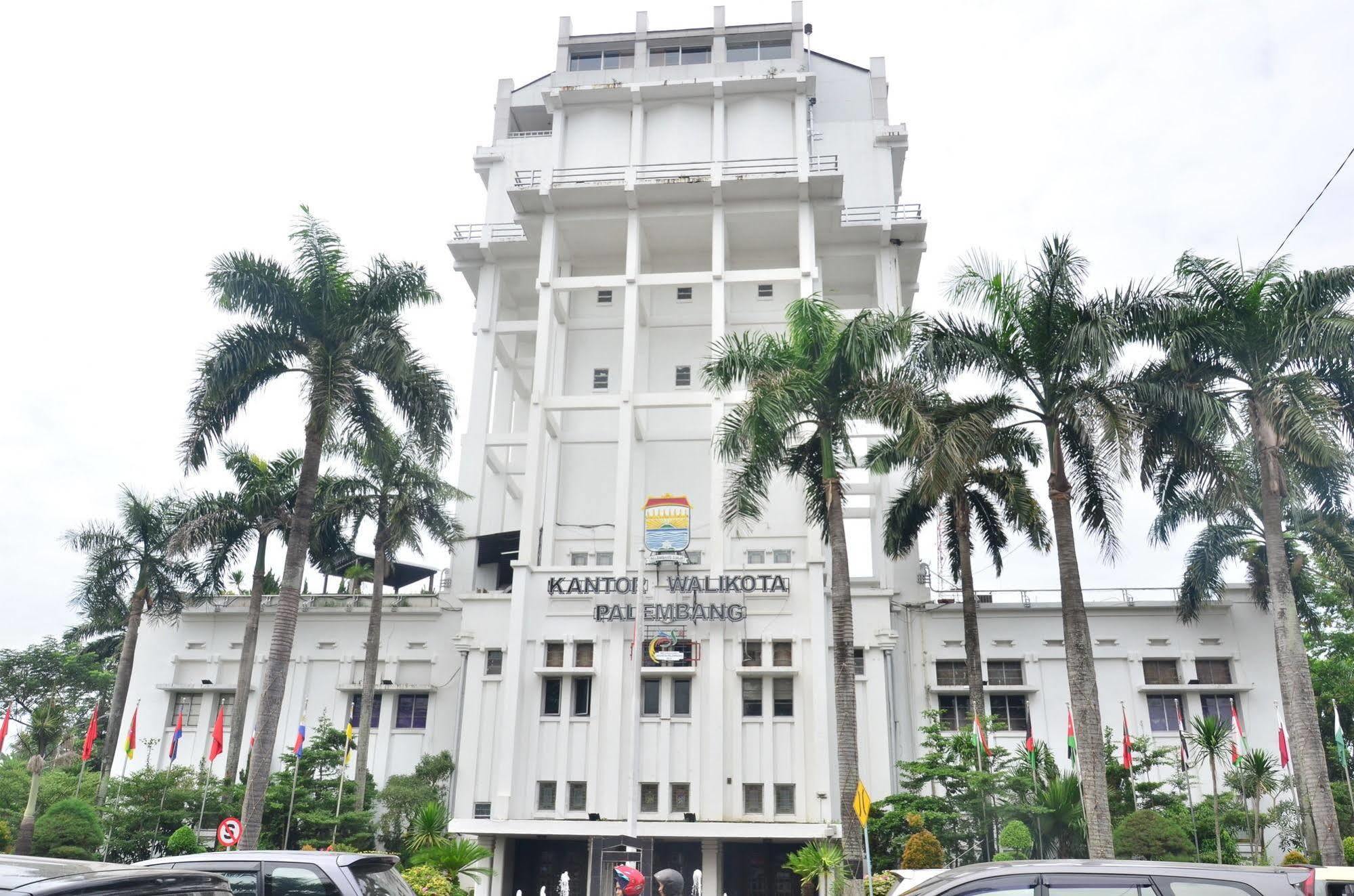 Emilia Hotel By Amazing - Palembang Luaran gambar